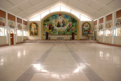 Interior de la iglesia en San Antonio